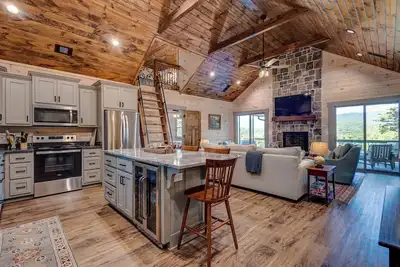 Image de Cozy, 3-bedroom cabin with Incredible Views. Central to Hiking and Lake Burton