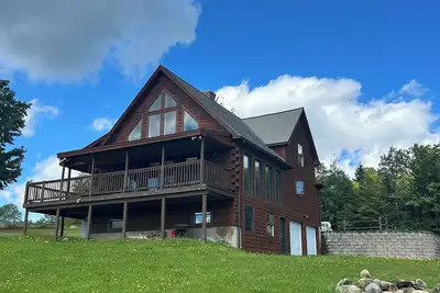 Image de High View Lodge, log chalet with unparalleled views of Western Maine Mountains