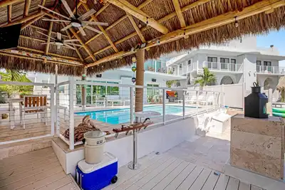 Image de Deluxe upper apartment with pool, canal-view balcony, water access, grill, & Ac