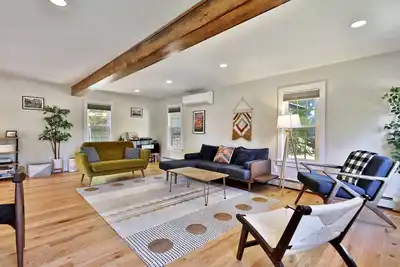 Image de Family Retreat at Lake Bomoseen: Restored 1910s Home, 4br/2ba