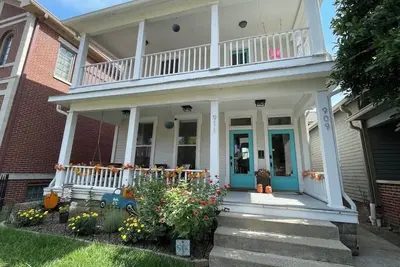 Image de Charming Duplex by Bottleworks Mass Ave in Historic neighborhood