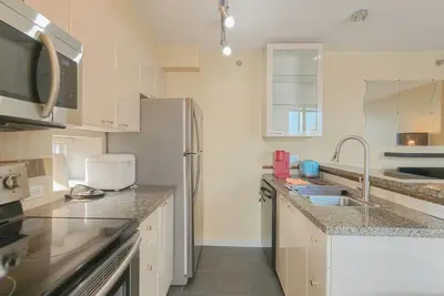 Image de 2 Bdr & 2 Baths | Downtown City Views | Free WiFi