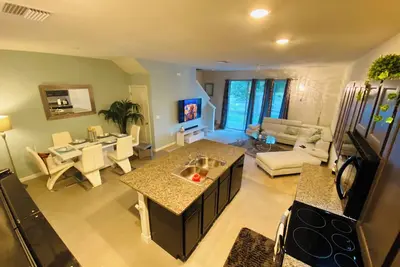 Image de Modern 3-bedroom townhome with garage near Downtown Tampa