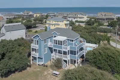 Spacious 6-Bedroom Semi-Oceanfront House with Private Pool in Duck, Nc