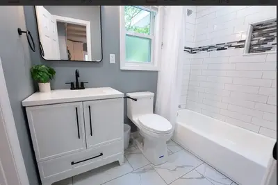 Image de Spacious 5-bedroom house in serene Setauket- East Setauket with WiFi, Ac