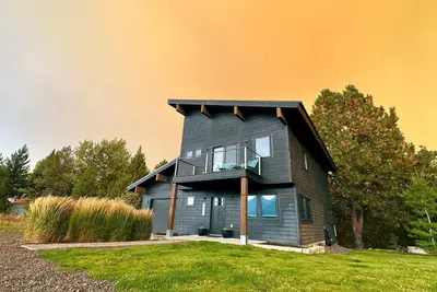 Image de Twilight Lake Chalet: Cozy Inlet Retreat with Lake Access & Mountain Views