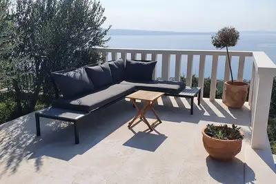 Image de Appartement de deux chambres avec la terrasse et la vue sur le mer Podstrana, Split (A-23526-a)