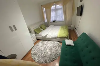 Image de Luxurious 6-Bed Entire House in London ilford