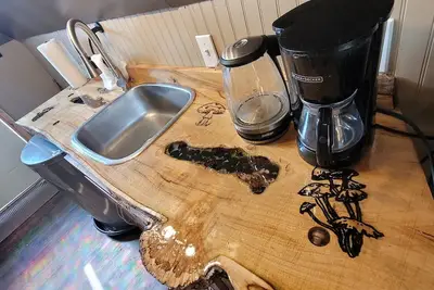 Image de Mushroom Cabin on 33 Acres