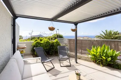 Image de Maison de vacances 'Villa En Taro' avec vue sur la mer, terrasse privée et Wi-Fi