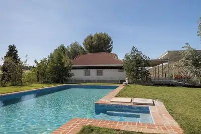 Image de Maison de campagne 'Los Pilares' avec vue sur les montagnes, piscine privée et climatisation