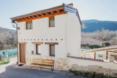 Image de Maison de campagne \"La Mira\" avec vue sur les montagnes, terrasse privée et Wi-Fi