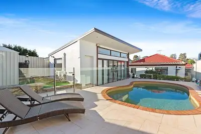 Image de Outstanding 4-Bed Home with Garden, Pool & More