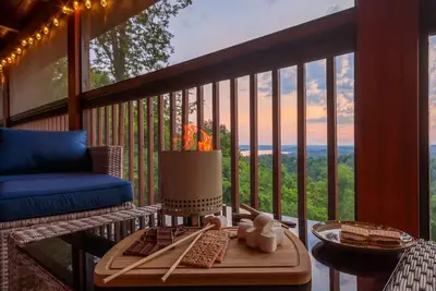 Image de Hillside Haven l Mtn Lake Views+Pool & HotTub