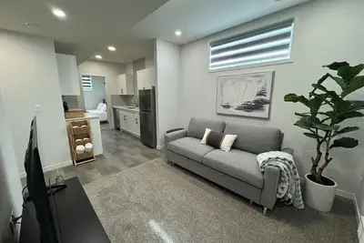 Image de Chic and cozy 2-bedroom suite in fantastic Calgary with WiFi