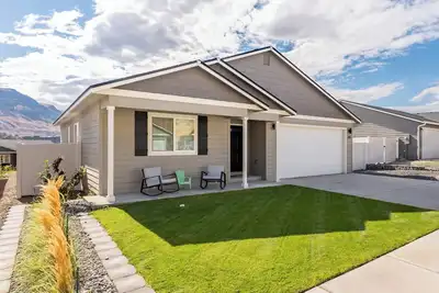 Image de Charming 3-bedroom house with Ac and WiFi on Rock Island Golf Course!