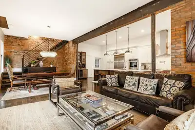Image de Award-Winning Parkside Home | Walk to Everything