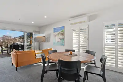 Image de Walter| Downtown Apartment| Mountain Views| Modern