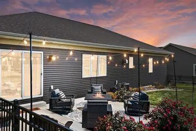 Image de 25min to Capitol - King Suite - Game Room - Groups