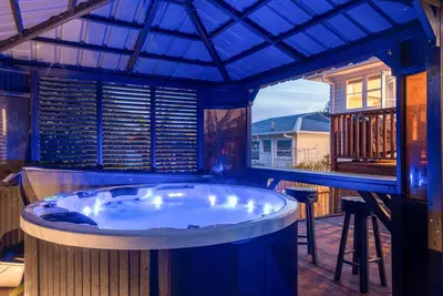 Image de Charming 3 bedroom retreat with Spa & Deck