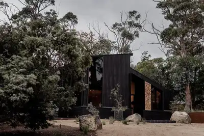 Image de 'Sisters' - Cliff top cabin with hot tub