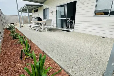 Image de Escape city life - brand new beachside holiday home in fishing village