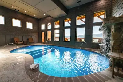 Image de *Luxurious 5bd Lodge w/ Pool! Hot Tub + Theater! *
