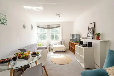 Image de 5 mins from Notting Hill, Family sized up to 6 sleeps
