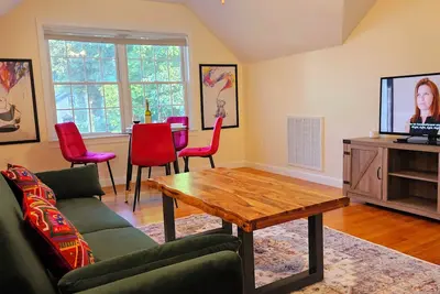 Image de Spacious & Convenient 1br unit-20min to Boston