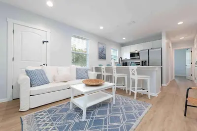 Image de Peaceful coastal Condo - walk to the beach!