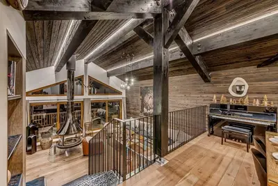 Image de Chalet, à 20m des pistes de ski, vue village, piscine, sauna, terrasse, cheminée ou poêle à bois