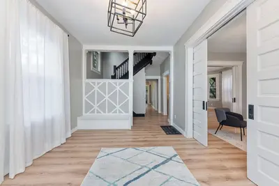 Historic Charm Meets Modern Comfort - 3br Home in Mt. Auburn