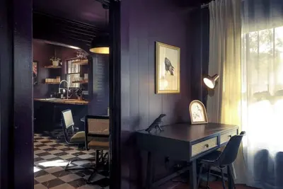 Image de The Crow: Moody East Hill Sanctuary in Pensacola, Near Downtown and Beaches