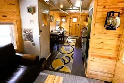 Image de Authentic Train Caboose! Less than 5 minutes to Desoto Park, Falls, Mentone