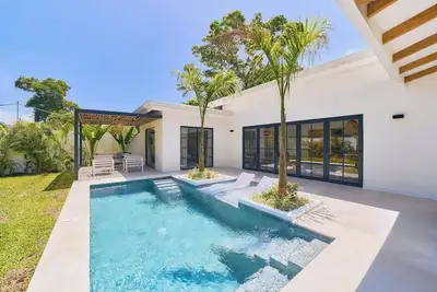 Image de Casa Nalaya - Spectacular new private villa steps from the sea!