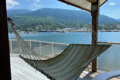 Image de Cottage on a private sandy beach with a gorgeous view of the city of Nelson.