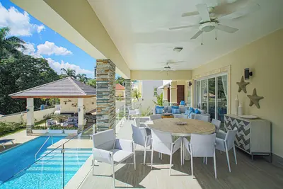 Image de Mandatory All-Inclusive fee 150 per night per adult, 4 bedroom Villa