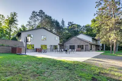 Image de Mille Lacs Lake Cabin: Group Friendly!