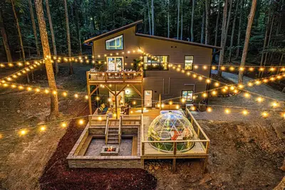 Image de Lamplighter House - Hot Tub, Firepit, Sauna & Games 15-min from Asheville, Nc