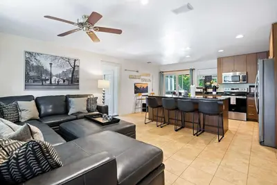 Image de Screened-in Porch | Walkable to SoCO