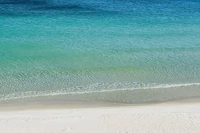 Image de Newly renovated studio on the beach # 304