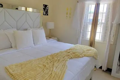 Image de Barefoot Bliss Short Term Rental with Pool Old Harbour, Colbeck Manor Gated.