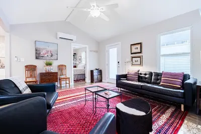 Image de Beautiful Cottage Close to Downtown Austin