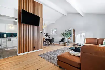 Image de Hot Tub | Game Room | Luxe Remodel | Private Yard