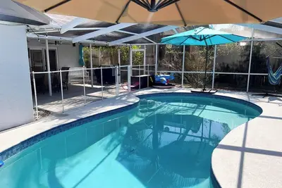 Image de Sunshine Splash: Pool Home Escape in Tampa Suburbs