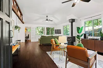 Image de Bohemian Redwood Retreat for Extended Stays