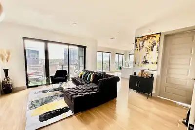 Image de Ceiling to floor windows featuring a private balcony with stunning city views! \n