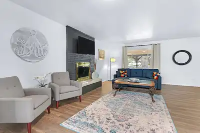 Image de Lakeside Oasis ~ Pet Friendly ~ Pool Table ~ Sleeps 7 ~ Mcqueeney Texas