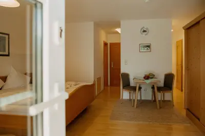 Image de Appartement-2 im Eg-Terrasse-Salle de bain privée séparée
