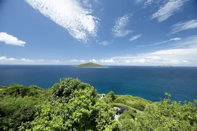 New 5 mins to Magen's Bay & 15 mins to Stj ferry!